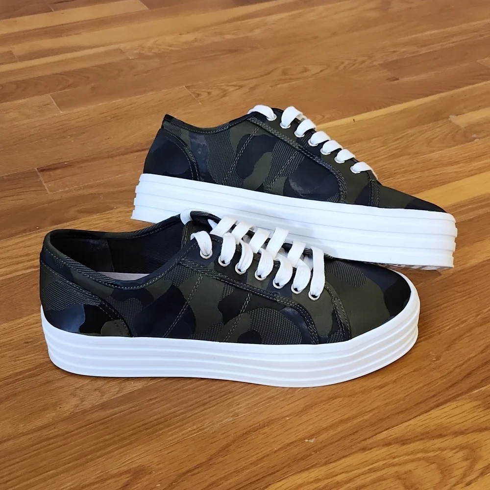 Gianni Bini Green Camo Platform Sneakers